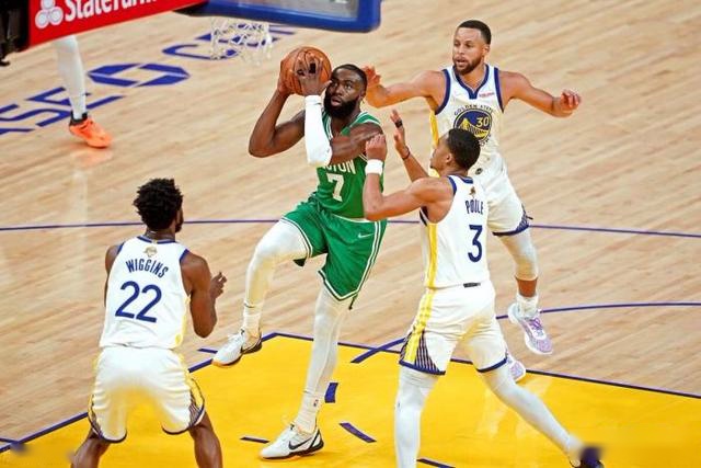 巴萨官方社媒晒猫咪形象新吉祥物